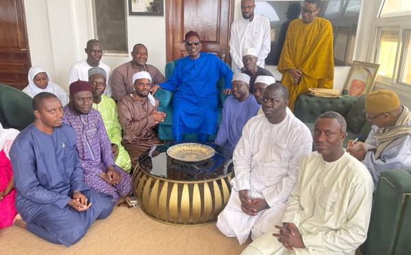 Journée Seydil Hadji Malick SY du Samedi 12 Novembre 2022 : le mouvement des jeunes tidjianes de Dakar plateau, Gorée et environs, reçu par Serigne Maodo SY Dabakh