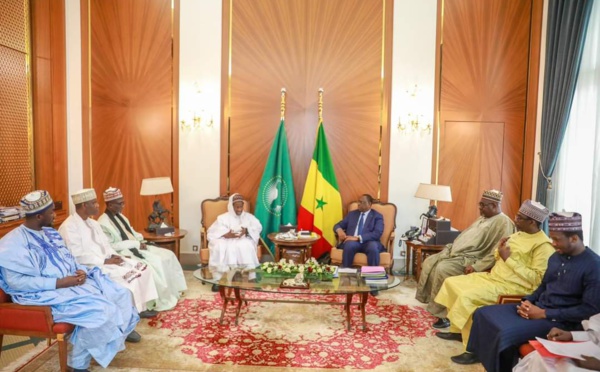 Préparatifs Forum mondial sur la paix : le président de la république reçoit une délégation du président de la ligue Arabe, Cheikh Mahi NIASS