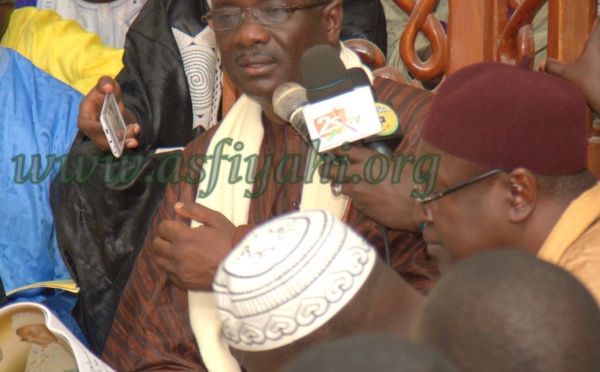 VIDEO - Serigne Pape Makhtar Kébé traduit en Wolof le Poème de Serigne Mansour Sy Borom Daara Ji sur les Caricatures du Prophète