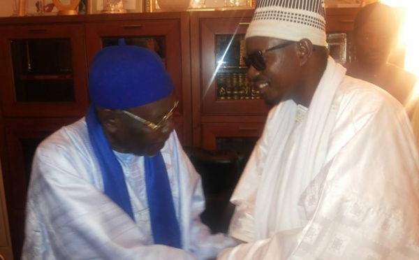 PHOTOS - Serigne Bass Abdou Khadre Mbacké reçu à Tivaouane par Serigne Abdoul Aziz Sy Al Amine 
