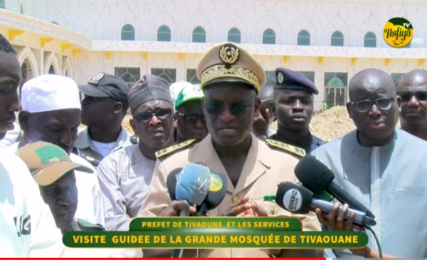 VISITE GUIDÉE DE LA GRANDE MOSQUÉE DE TIVAOUANE DE MONSIEUR LE PRÉFET DU DÉPARTEMENT 